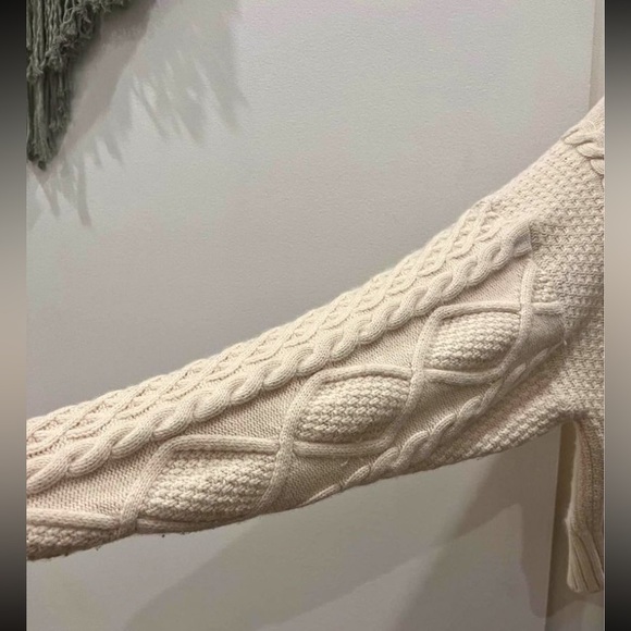 Aritzia Sunday Best Peggy Cropped Sweater (Small, Whisper White) - Picture 5 of 9